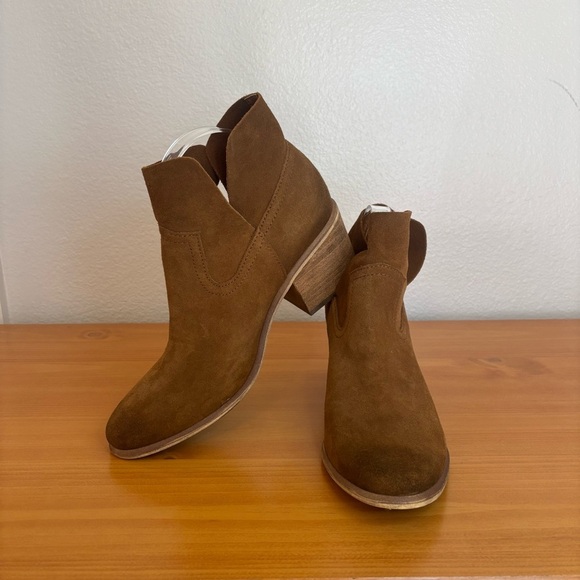 BP Tan Suede Ankle Boots with Block Heel Size 8.5 - Picture 4 of 10
